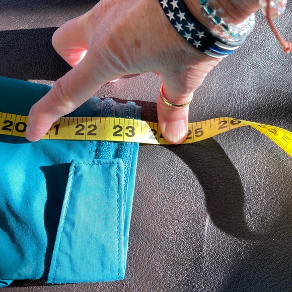 L.L. Bean Full Zip Hooded Jacket 4 Zip Pockets - Picture 15 of 16